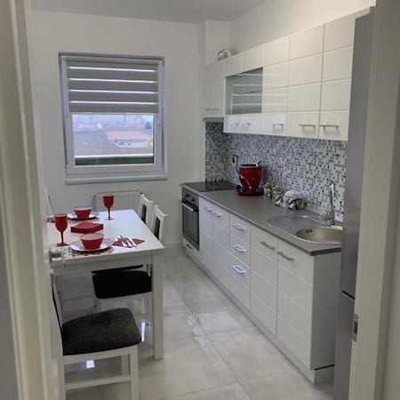 Apartament 2 Camere Prima Nufaru Oradea Eksteriør bilde